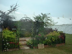 Silver Guilt RHS Courtyard garden competition 2004